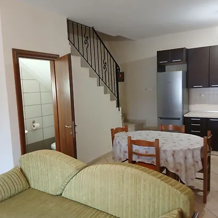 Autonomous Maisonette Nyaraló