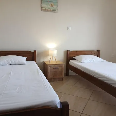 Autonomous Maisonette Nyaraló *