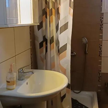 Autonomous Maisonette Case de vacanță